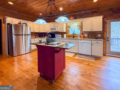 186 Holly Lane Cleveland GA 30528