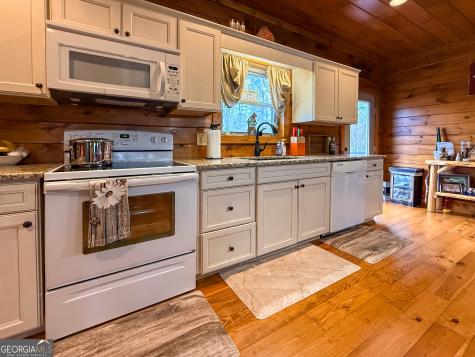 186 Holly Lane Cleveland GA 30528