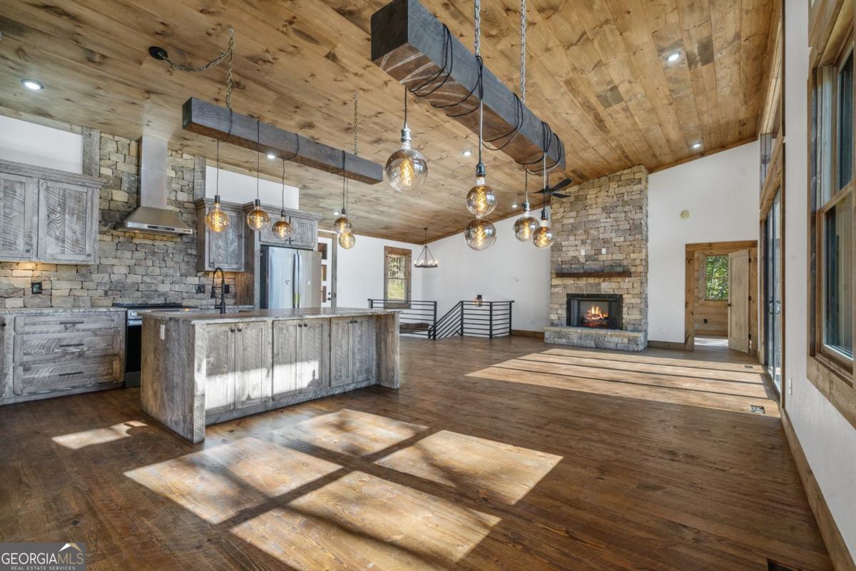 65 Wolf Creek Heights Mineral Bluff GA 30559