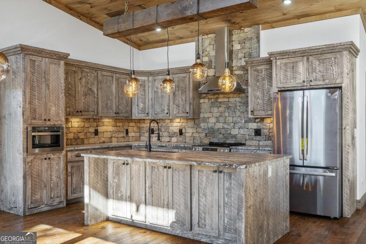 65 Wolf Creek Heights Mineral Bluff GA 30559