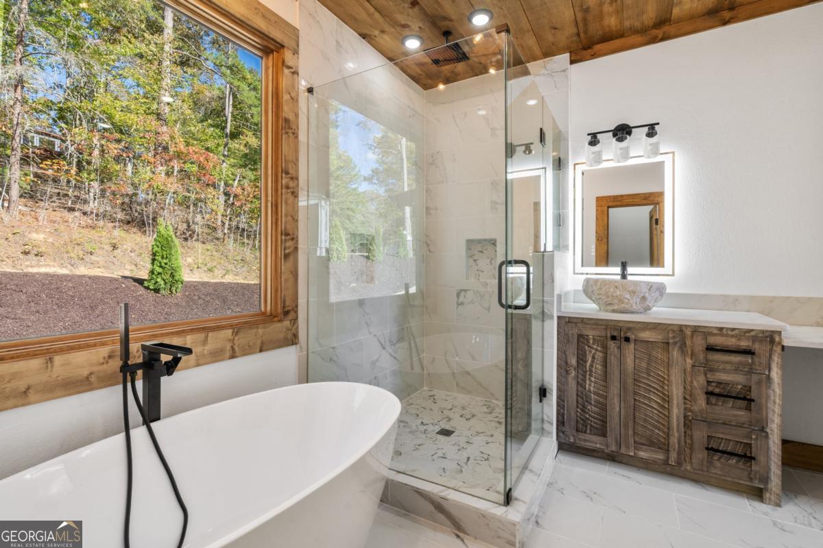 65 Wolf Creek Heights Mineral Bluff GA 30559