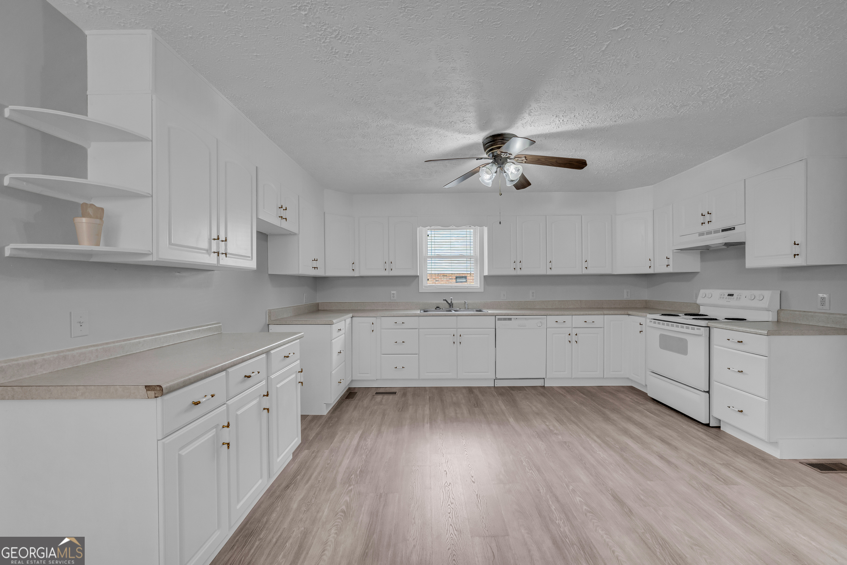 99 Parker Street Carnesville GA 30521