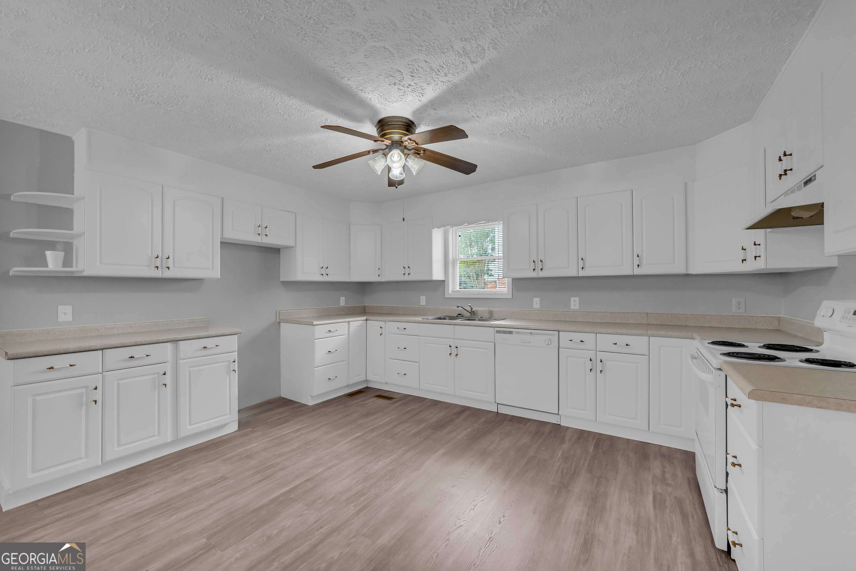 99 Parker Street Carnesville GA 30521