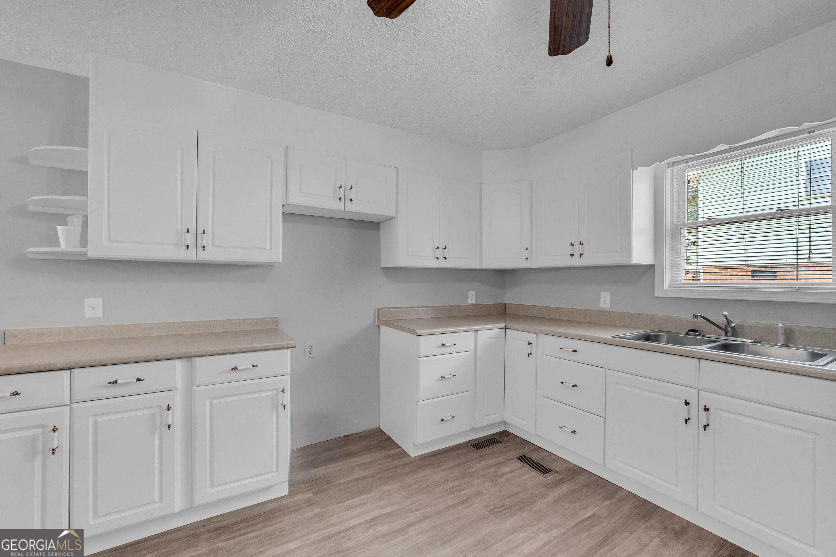 99 Parker Street Carnesville GA 30521