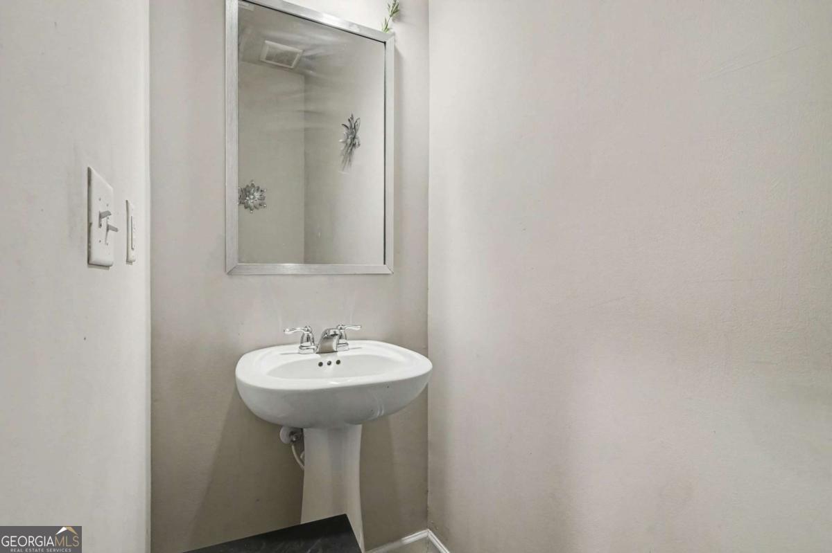 6182 Redan Overlook Lithonia GA 30058