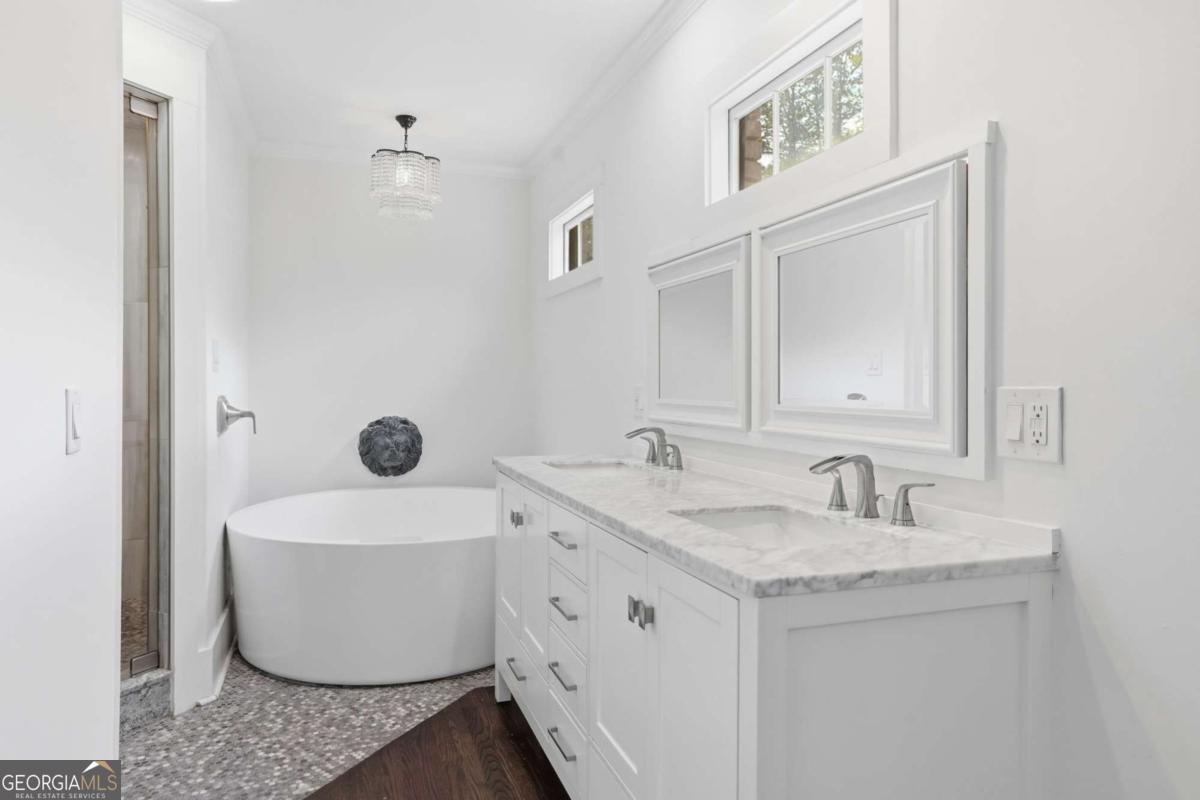 9785 La View Circle Roswell GA 30075