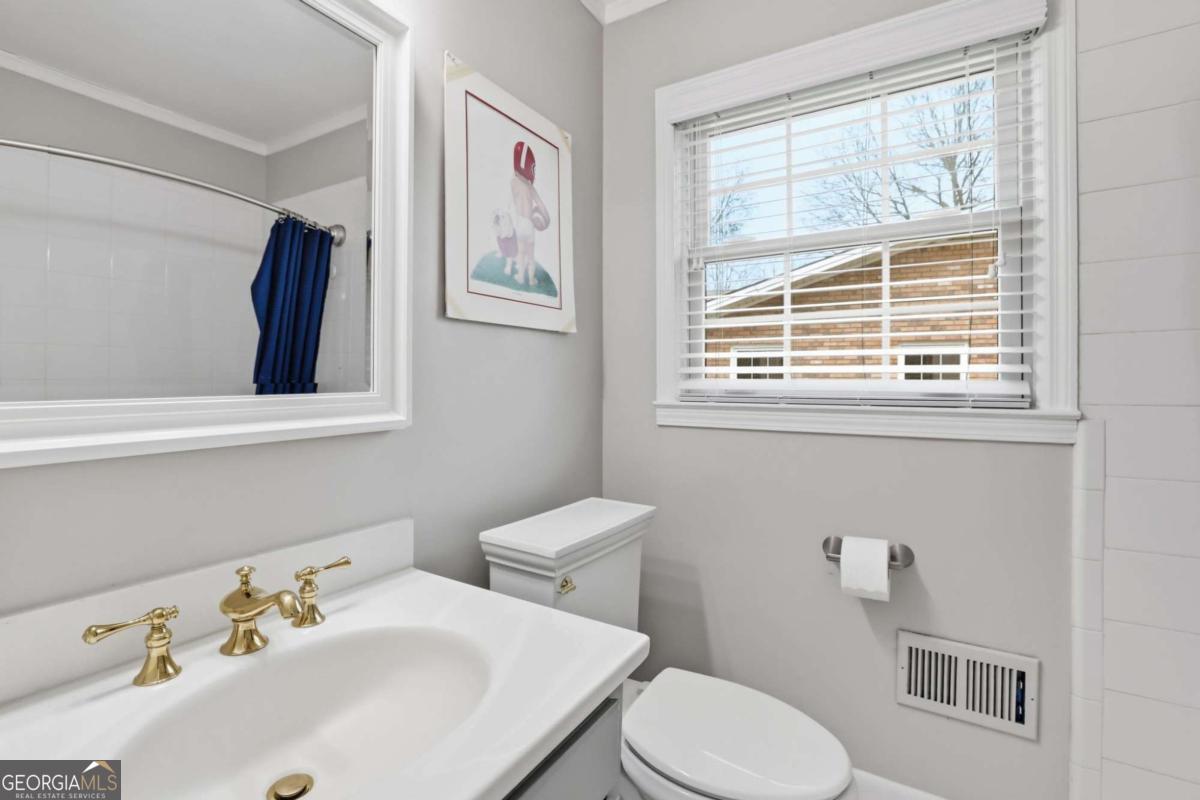 9785 La View Circle Roswell GA 30075