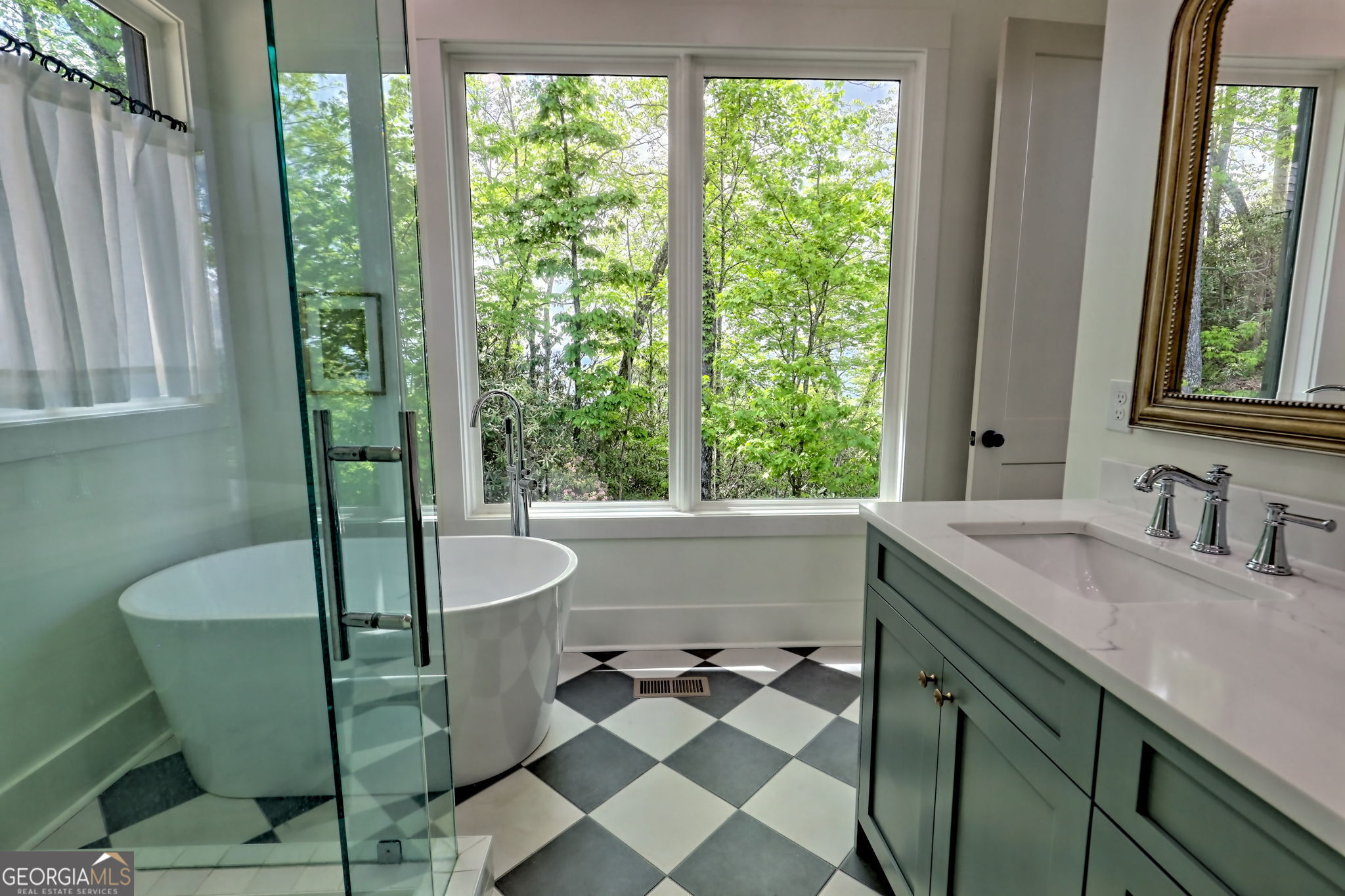 602 Charmont Drive Tiger GA 30576