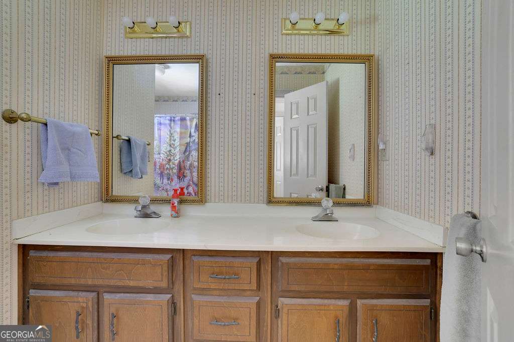 1339 Saint Michaels Court SW Lilburn GA 30047