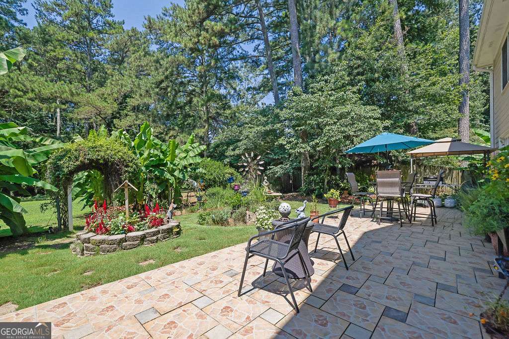 1339 Saint Michaels Court SW Lilburn GA 30047