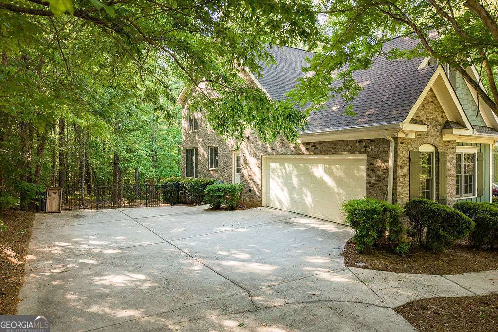 1774 Bridge Water Creek Bishop GA 30621