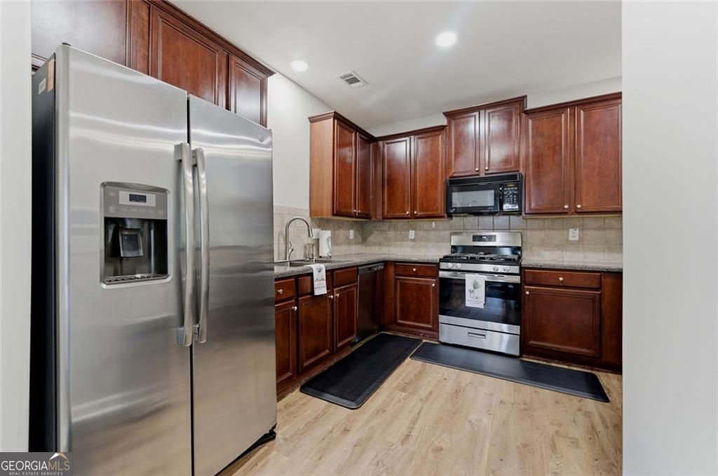 1142 Lake Point Way Suwanee GA 30024
