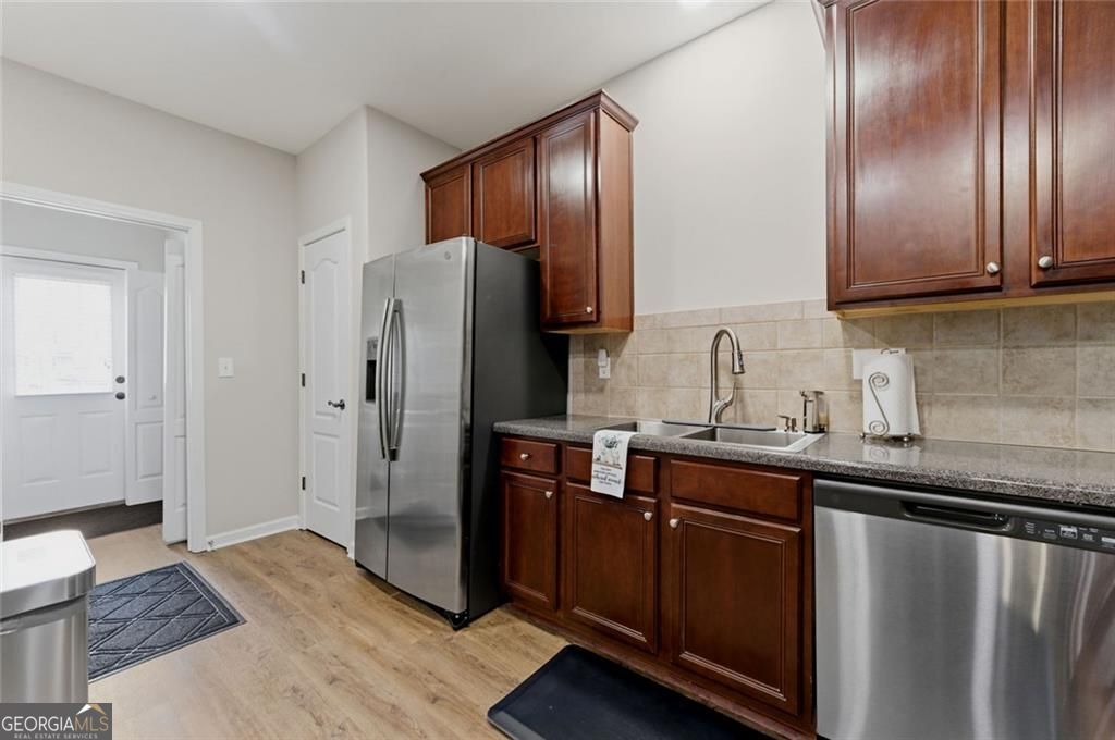 1142 Lake Point Way Suwanee GA 30024