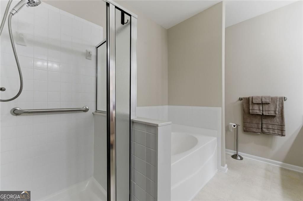 1142 Lake Point Way Suwanee GA 30024