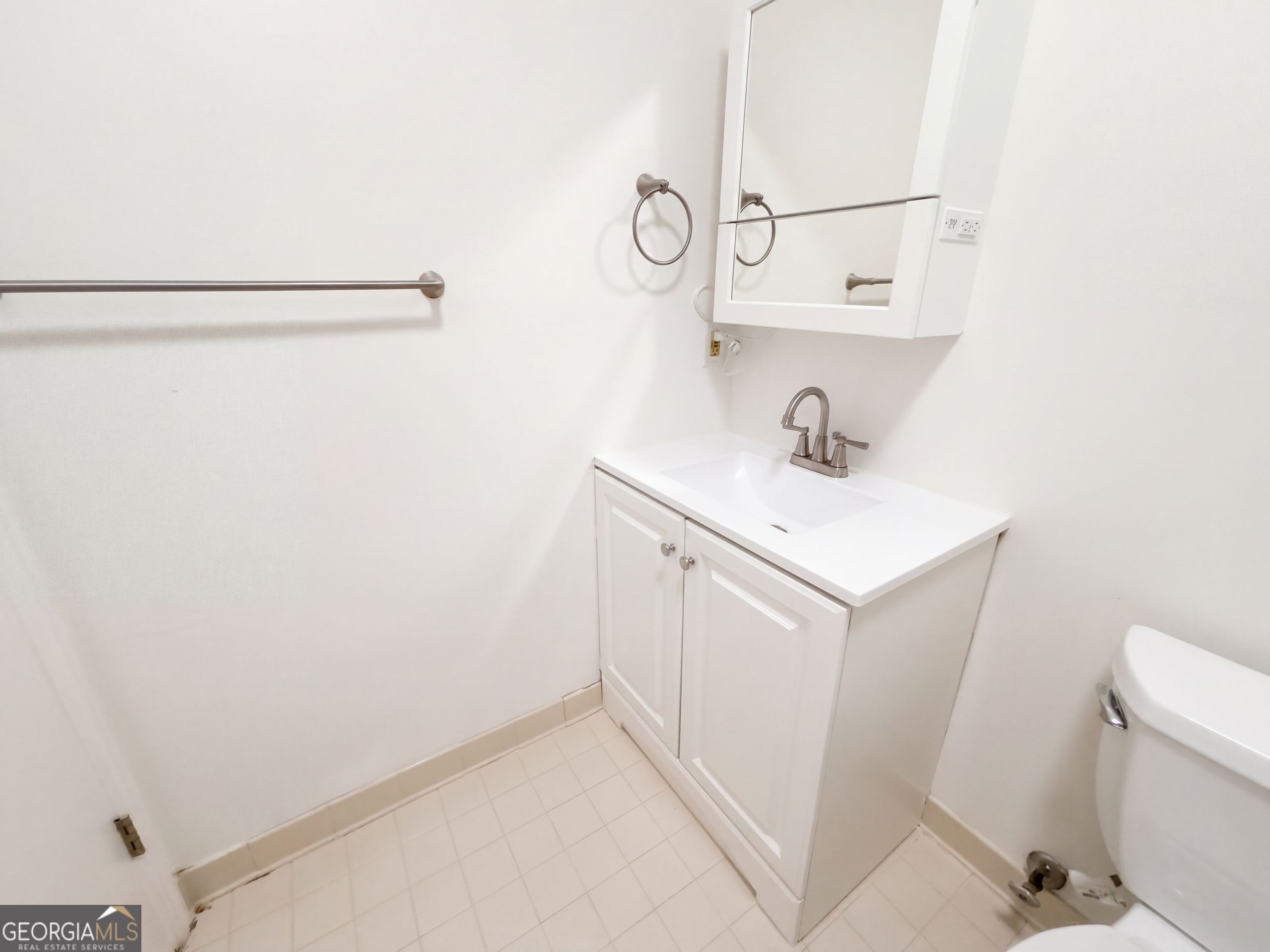 1113 Lake Pointe Circle Roswell GA 30075