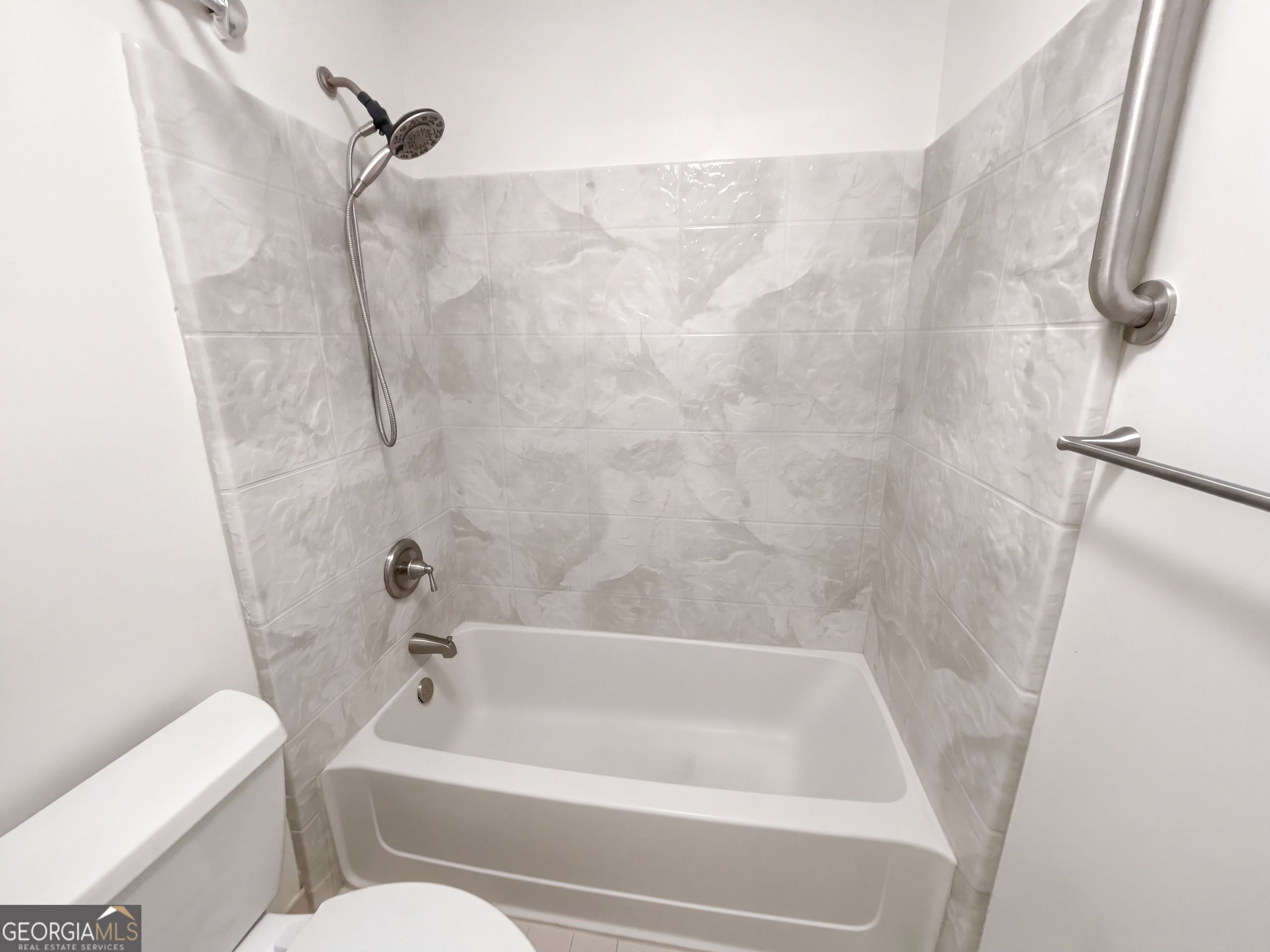 1113 Lake Pointe Circle Roswell GA 30075