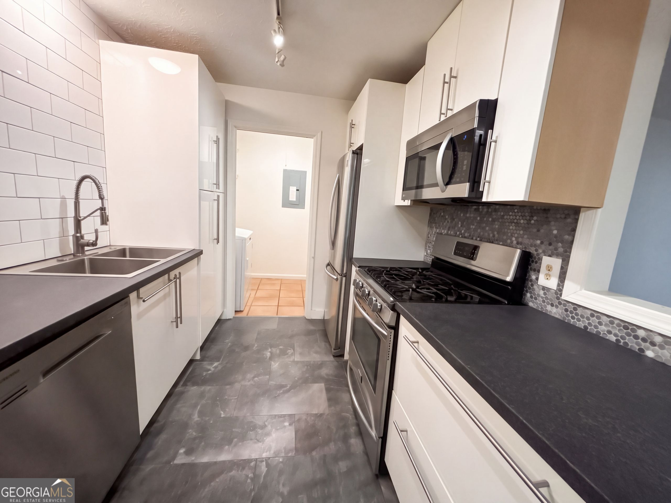 1113 Lake Pointe Circle Roswell GA 30075
