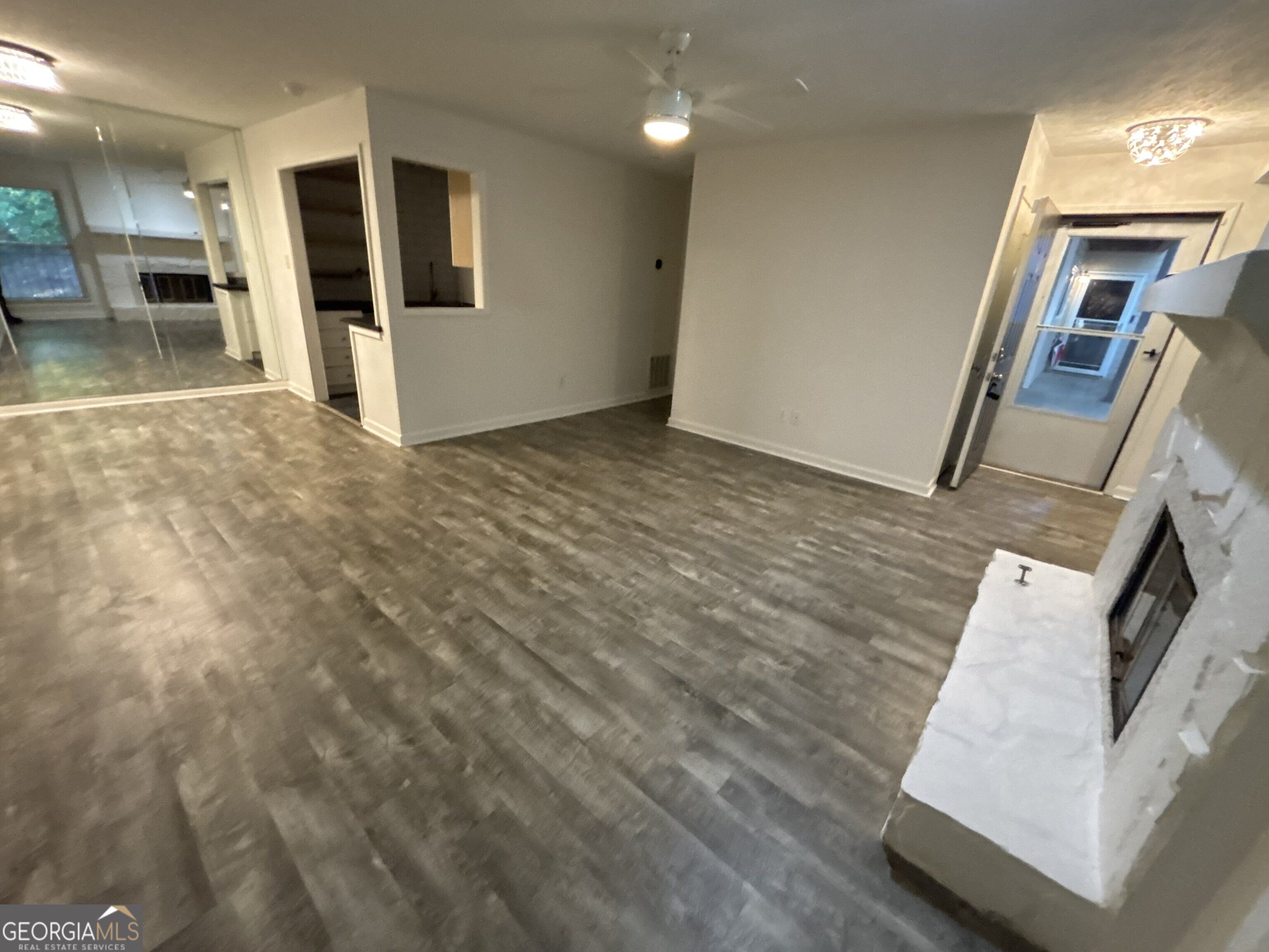 1113 Lake Pointe Circle Roswell GA 30075