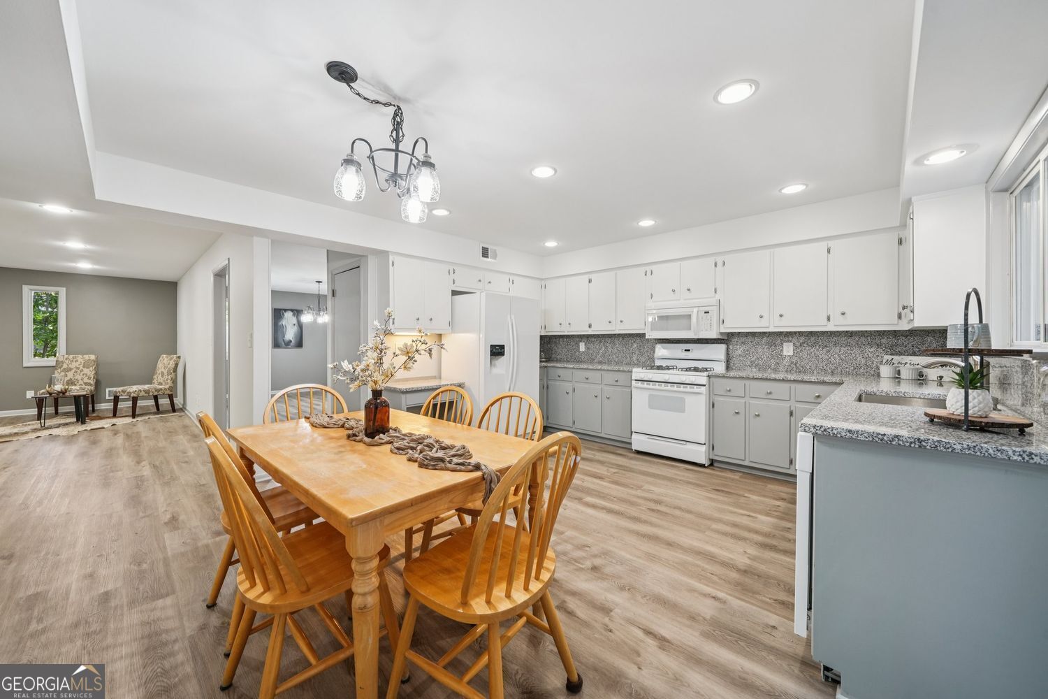 230 Lakeview Ridge E Roswell GA 30076