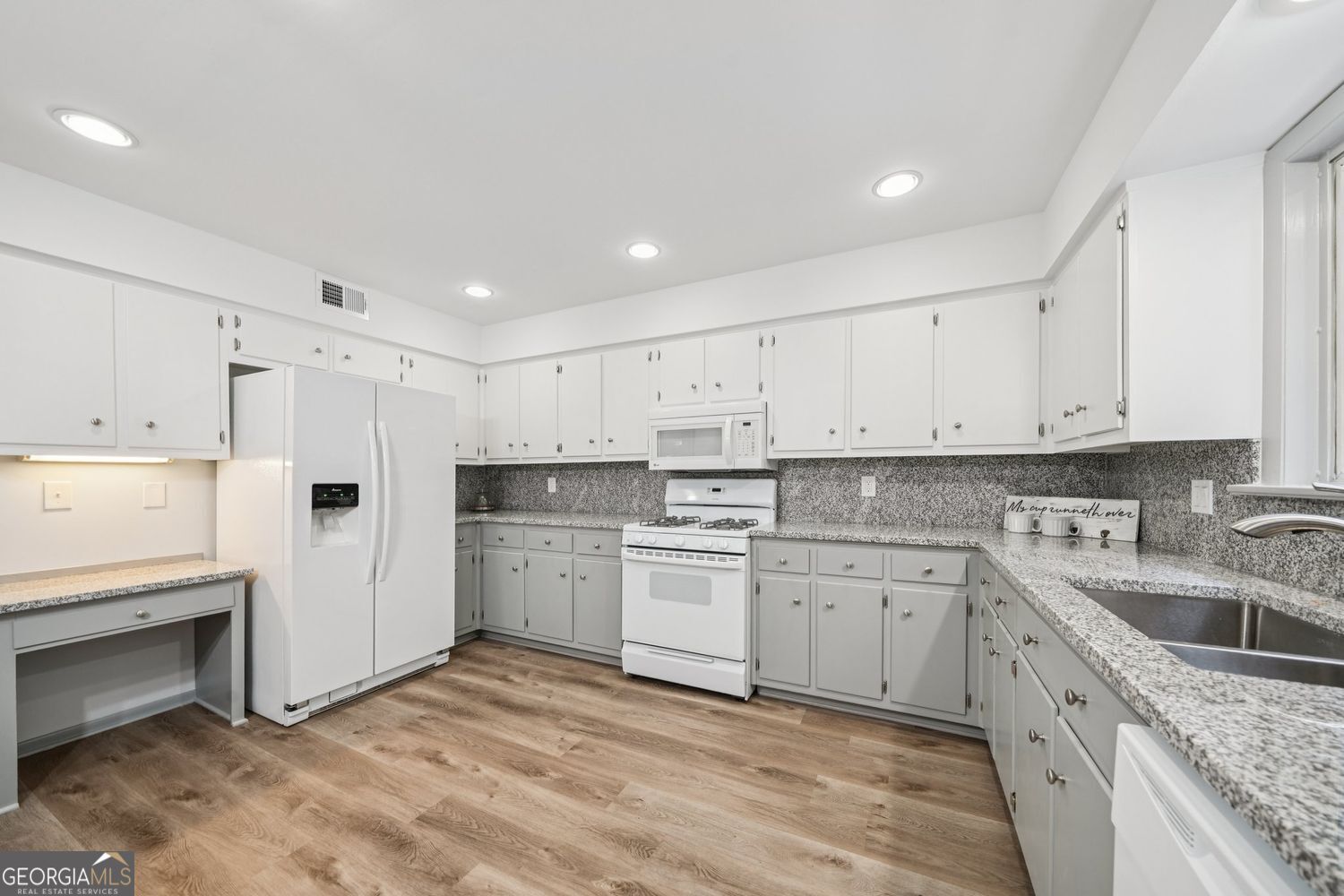 230 Lakeview Ridge E Roswell GA 30076