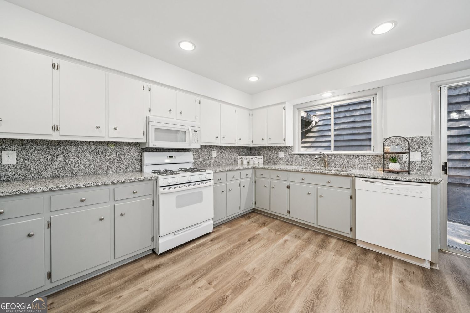 230 Lakeview Ridge E Roswell GA 30076