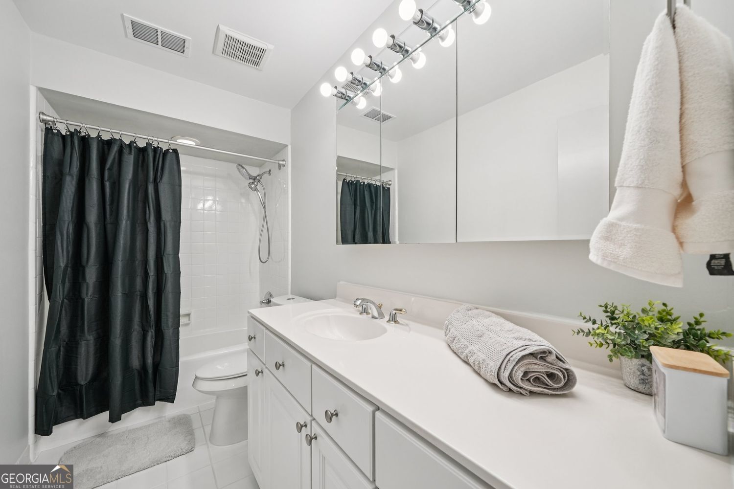 230 Lakeview Ridge E Roswell GA 30076