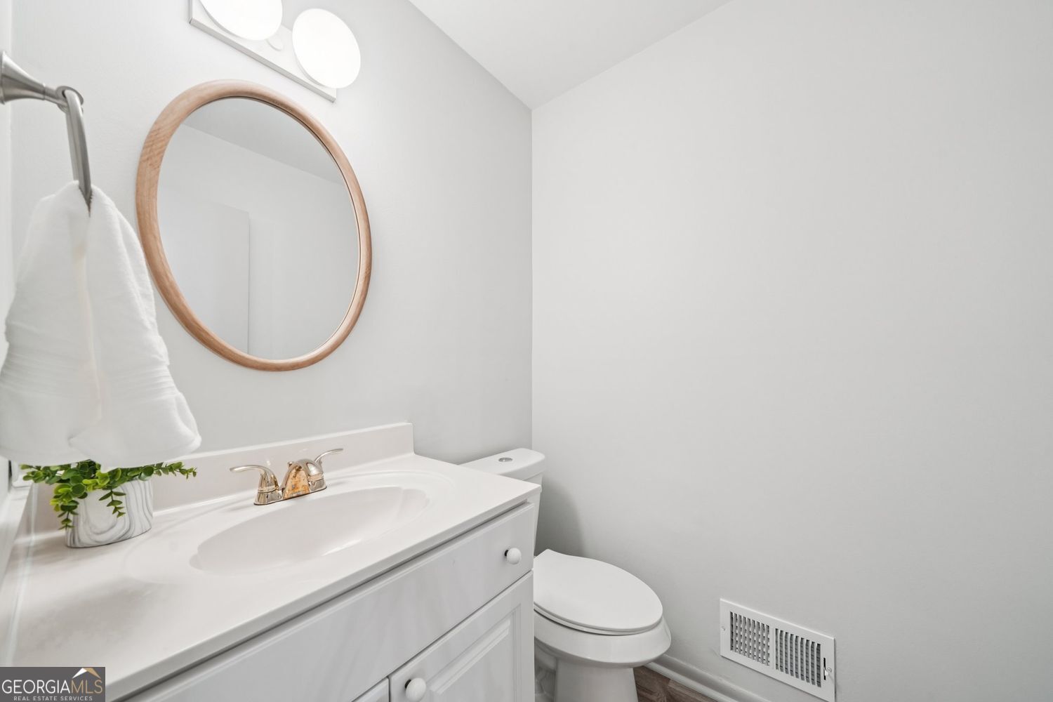 230 Lakeview Ridge E Roswell GA 30076