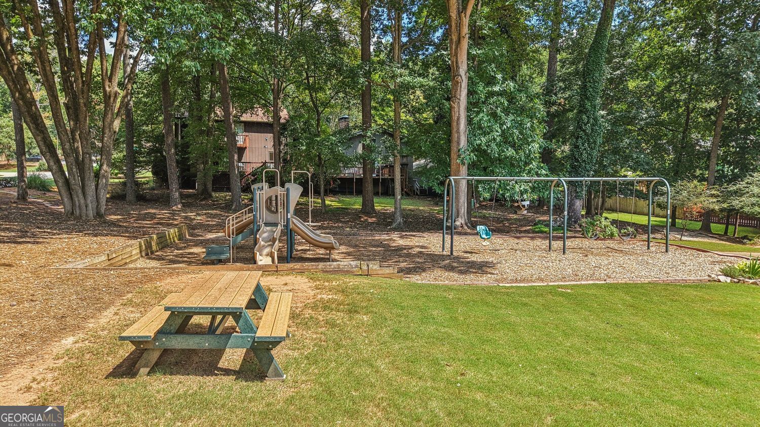 230 Lakeview Ridge E Roswell GA 30076