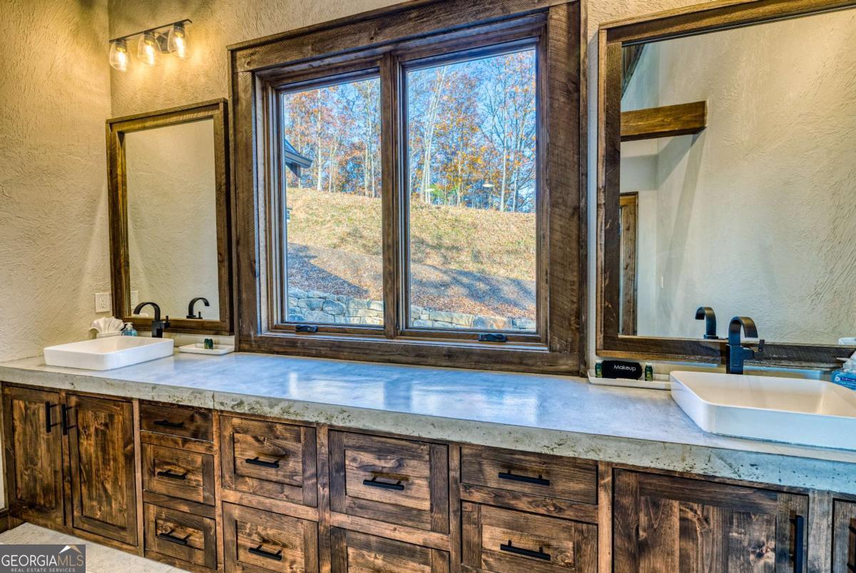 18 Wawayanda Drive Mineral Bluff GA 30559