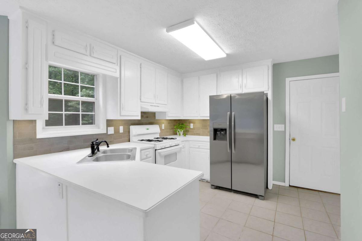 379 Creek Crossing Court Grayson GA 30017
