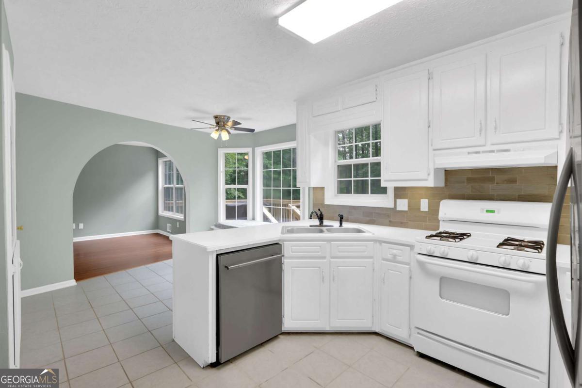 379 Creek Crossing Court Grayson GA 30017