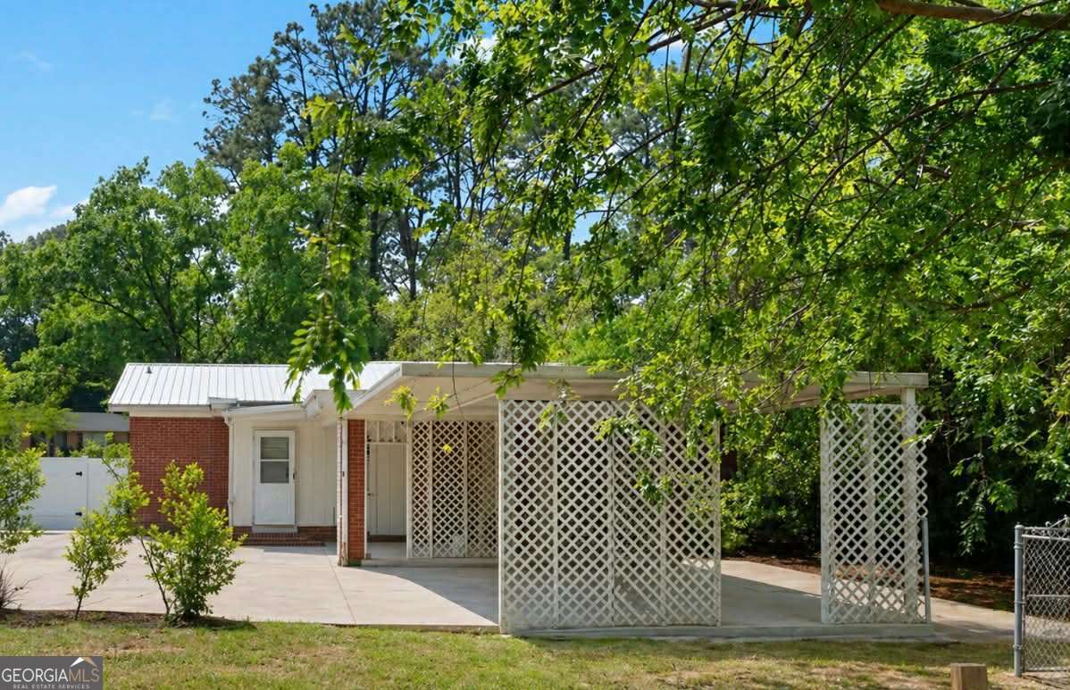 1011 Cherokee Circle Waycross GA 31501
