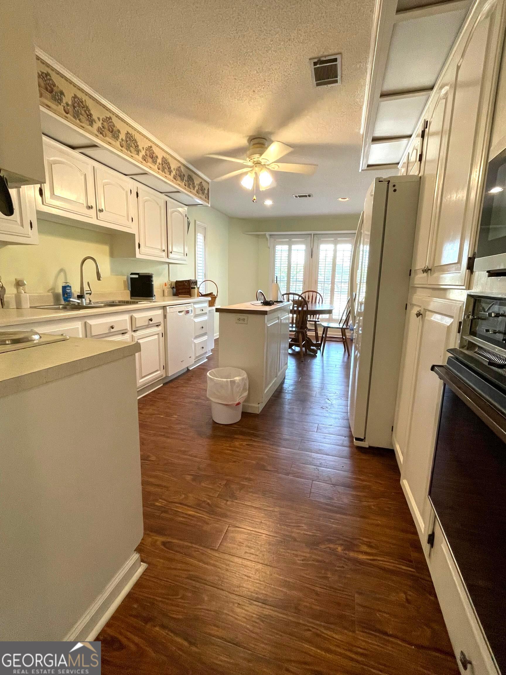 1104 Lakeview Drive Blackshear GA 31516