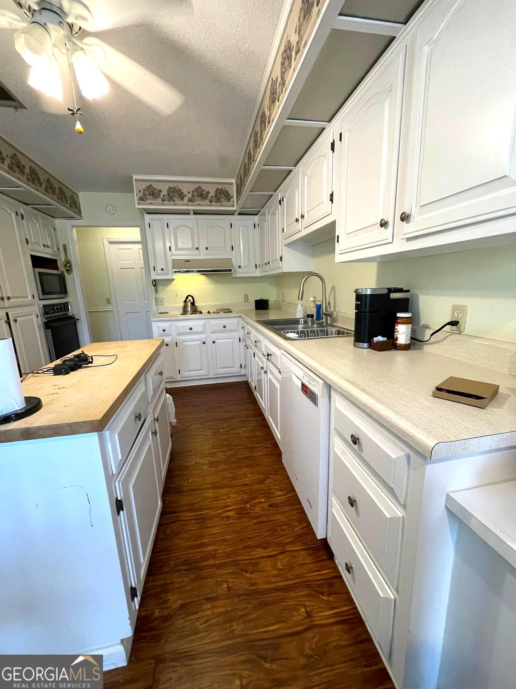 1104 Lakeview Drive Blackshear GA 31516