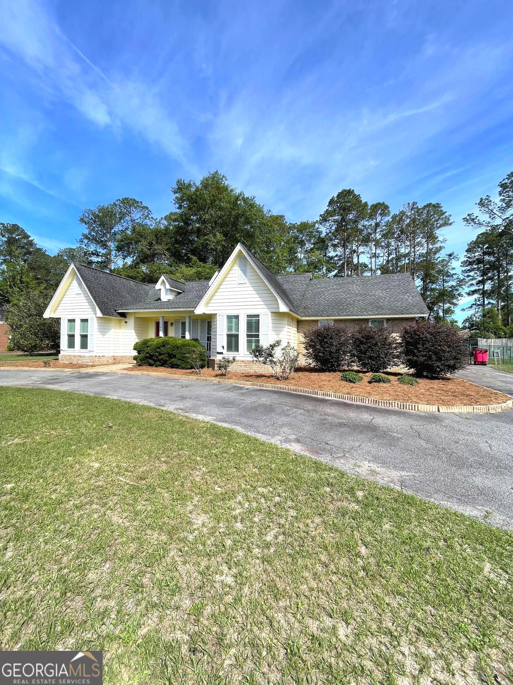 1104 Lakeview Drive Blackshear GA 31516