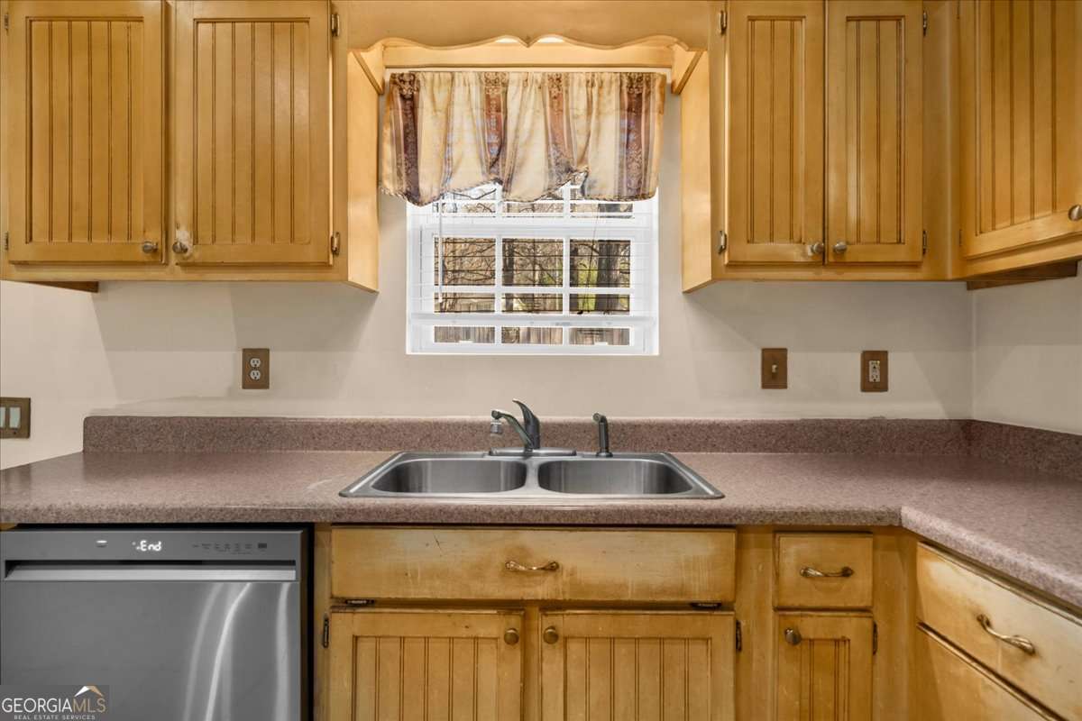 212 Whispering Pine Circle NE White GA 30184
