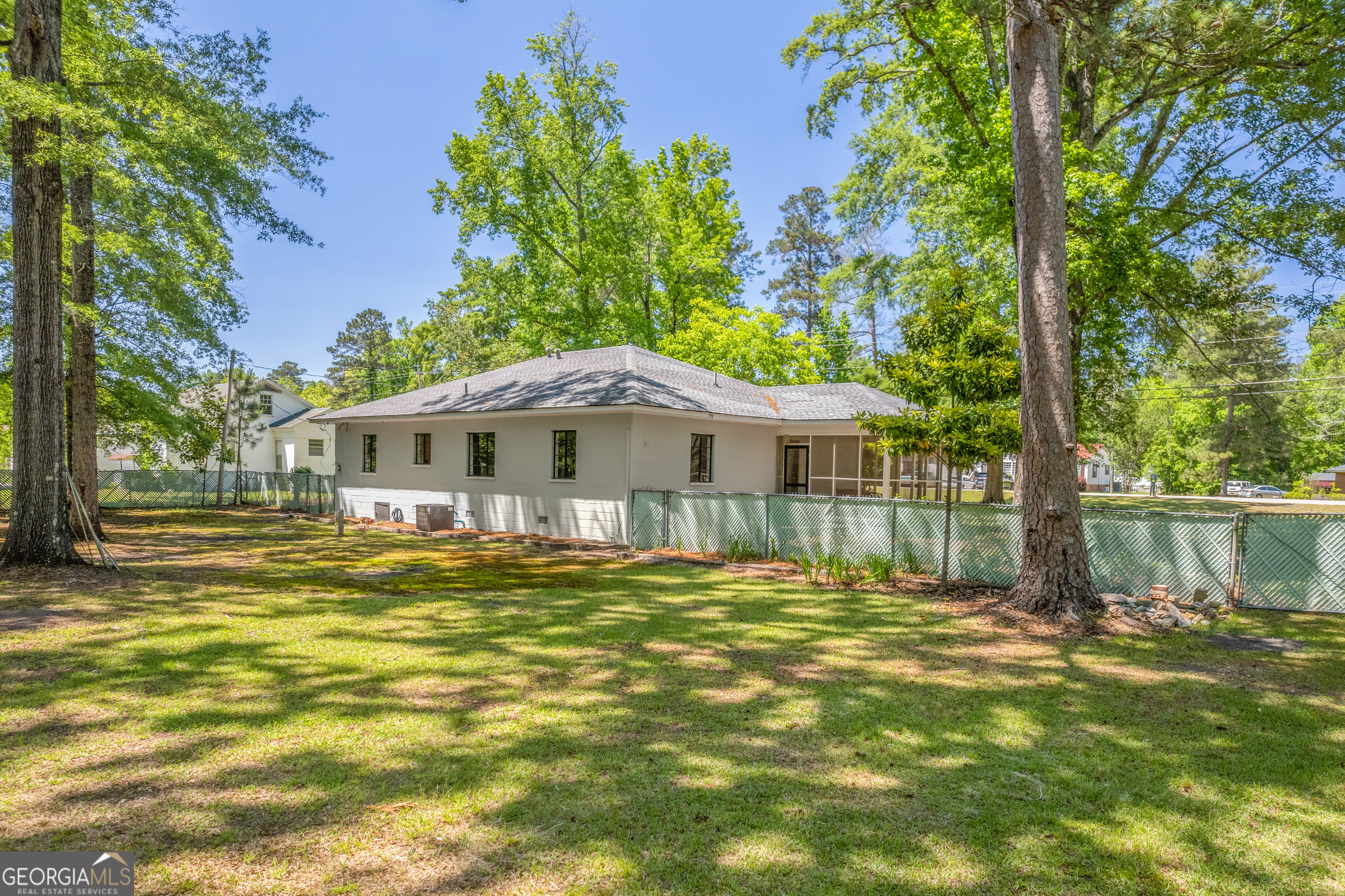 826 E Mccarty Street Sandersville GA 31082