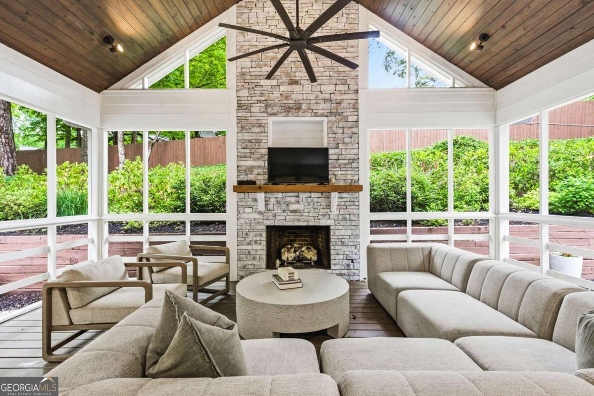 5055 Old Oak Trace Roswell GA 30075