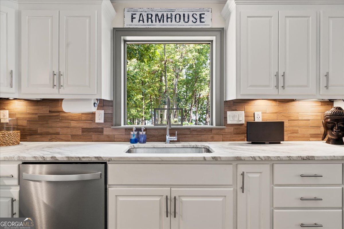 6680 Woodlake Drive Flowery Branch GA 30542