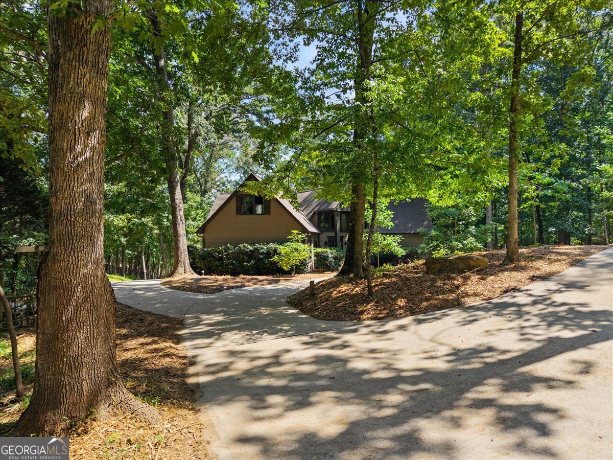 6680 Woodlake Drive Flowery Branch GA 30542