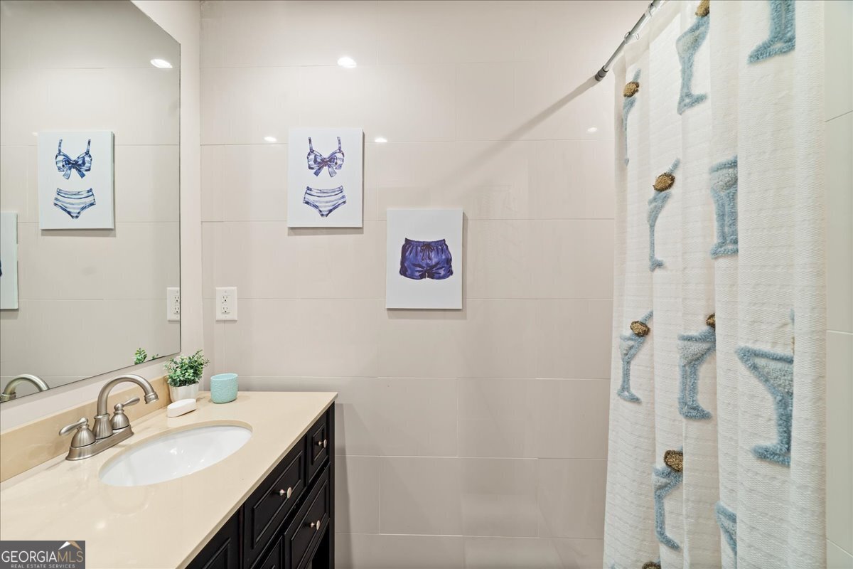 6680 Woodlake Drive Flowery Branch GA 30542