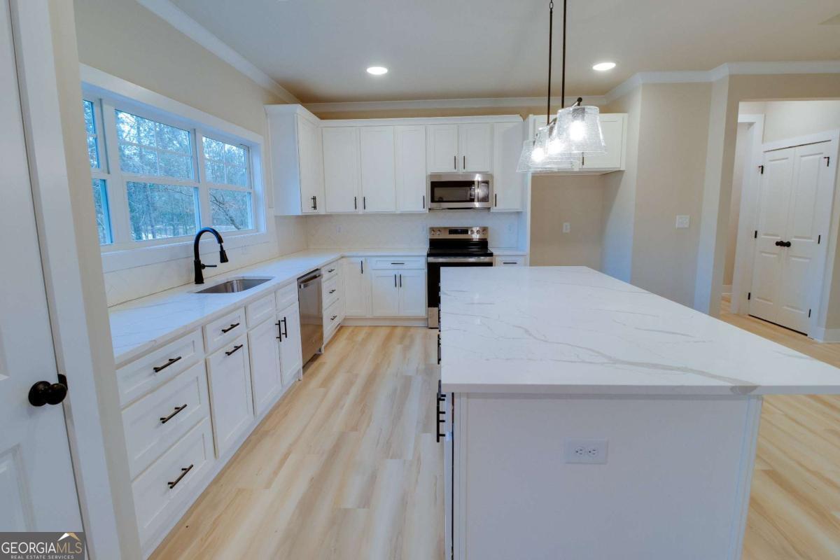 1021 Pointe S Tignall GA 30668
