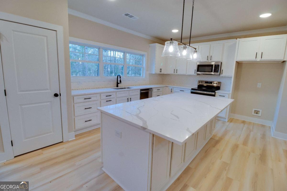 1021 Pointe S Tignall GA 30668
