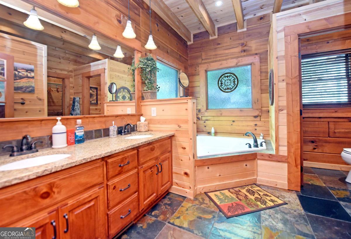 327 Prospectors Pass Ellijay GA 30536