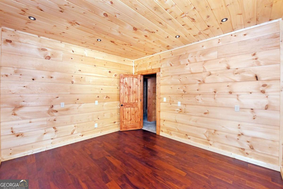 327 Prospectors Pass Ellijay GA 30536