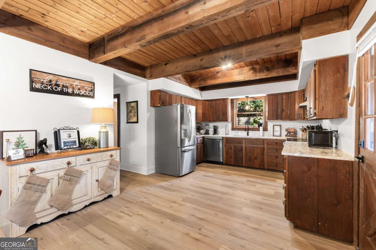 40 Kaceys Lane Helen GA 30545