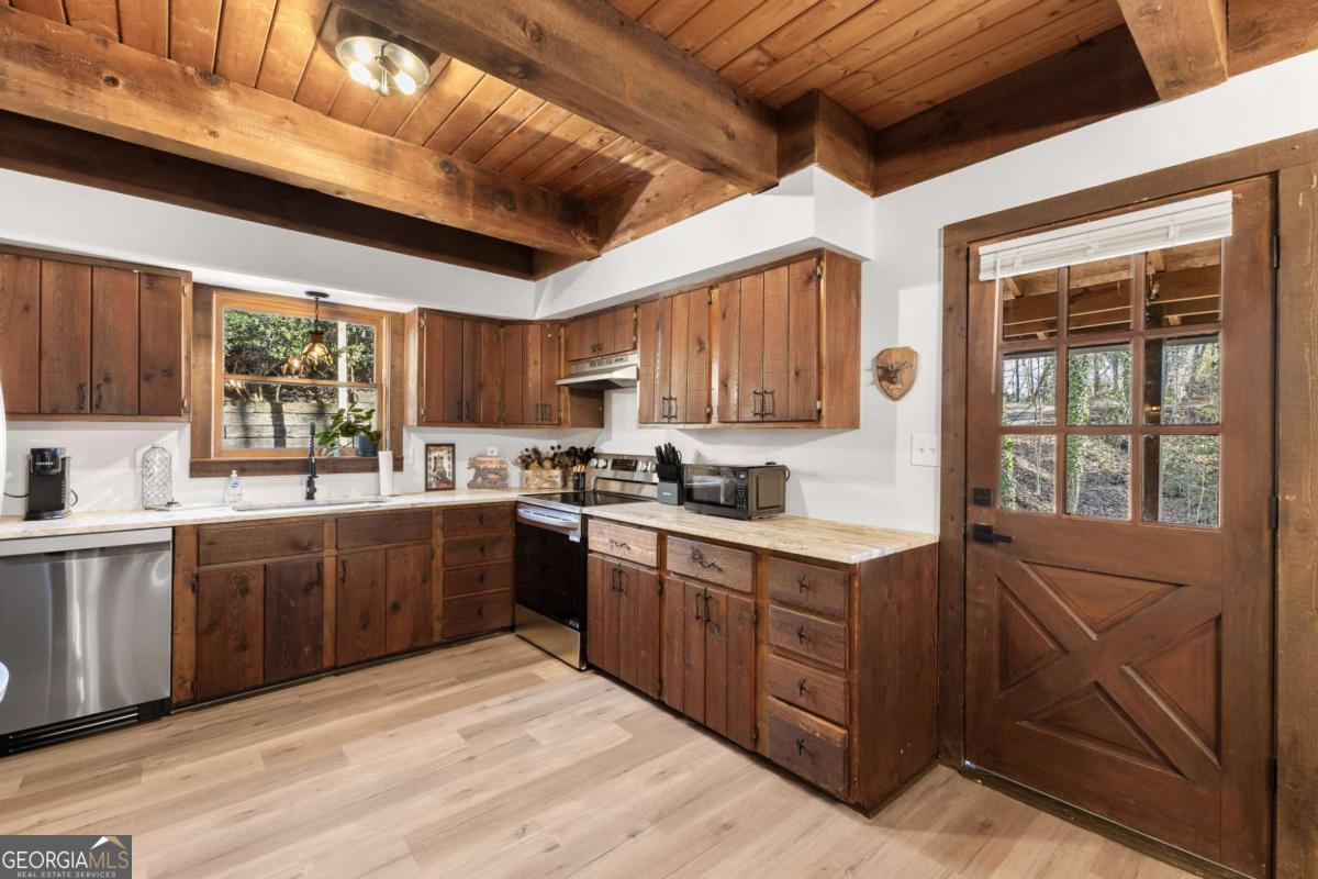 40 Kaceys Lane Helen GA 30545