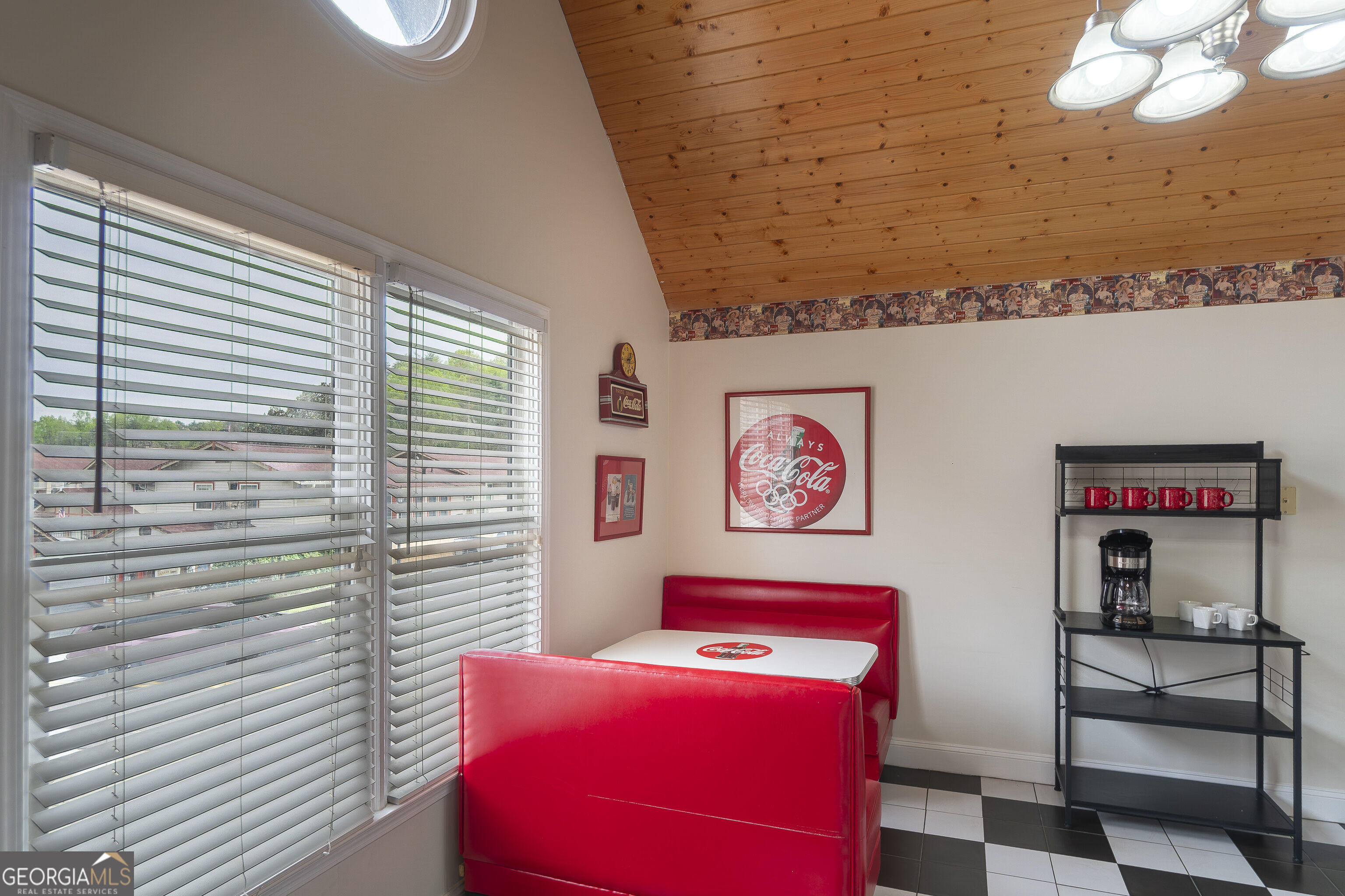 892 Edelweiss Strasse Helen GA 30545