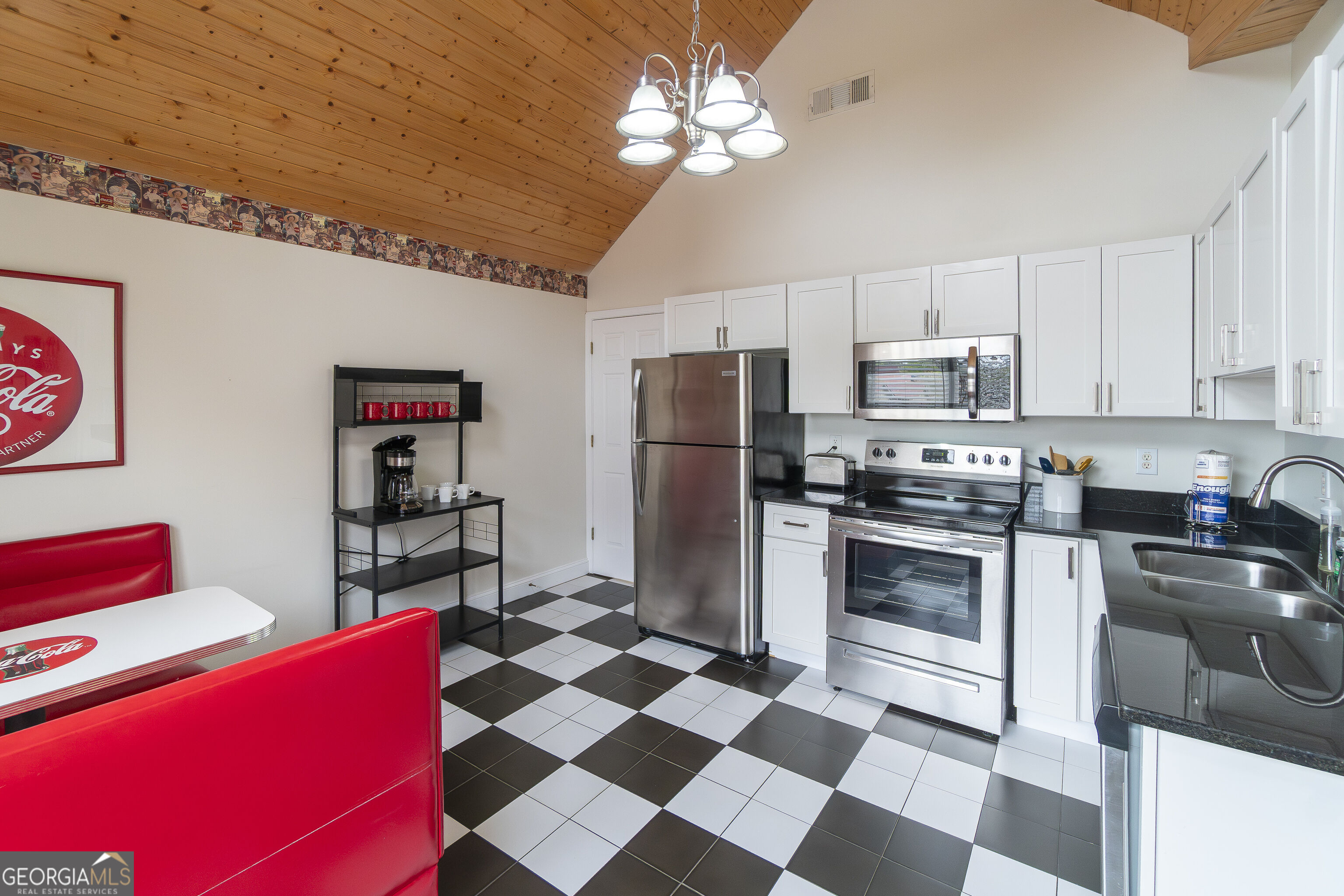 892 Edelweiss Strasse Helen GA 30545