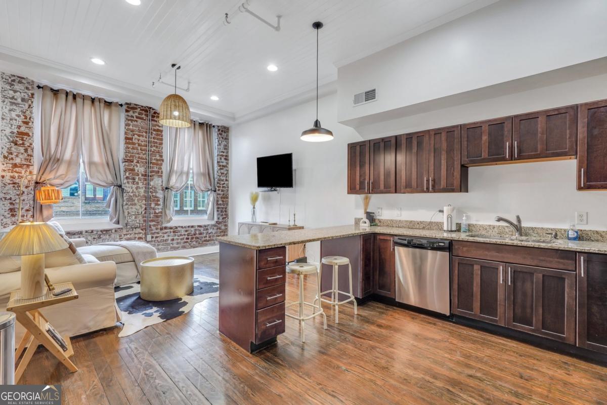310 W Broughton Street Savannah GA 31401